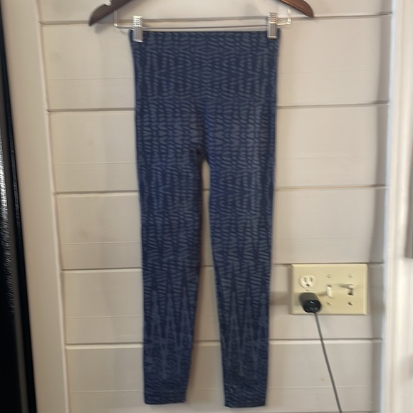 Spanx Seamless Look At Me Now Geometric Print Cropped Leggings Size S. - Picture 4 of 8